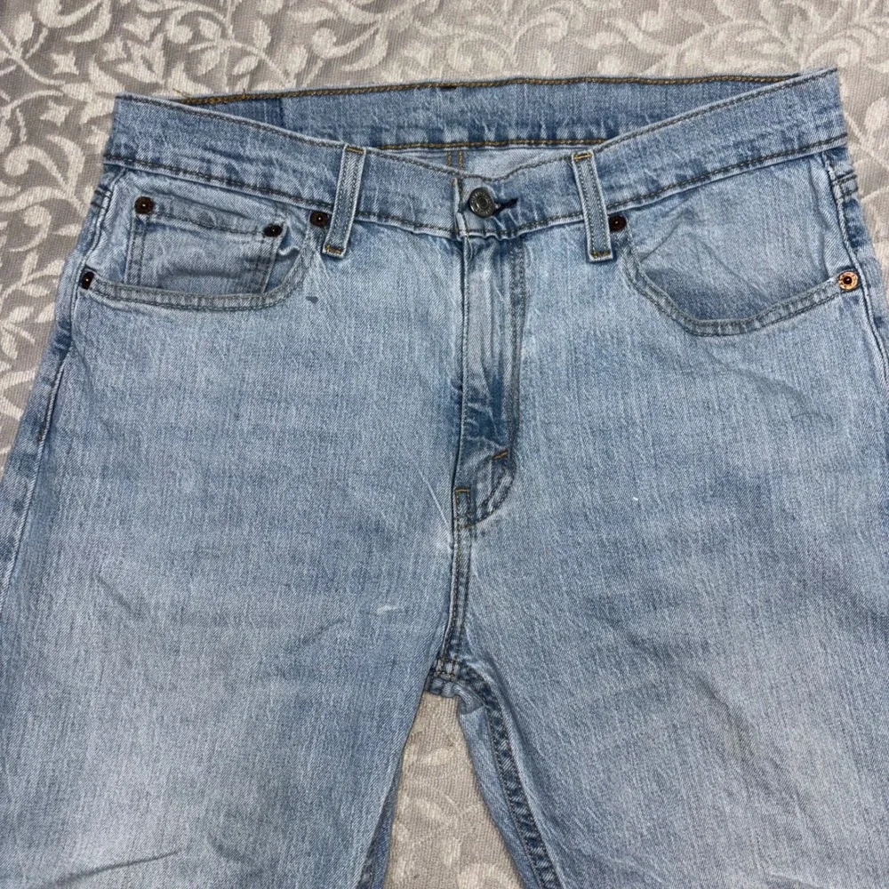 Levis 505 Regular Fit Straight Leg Light Wash Blue Denim Mens 33x30 (E34)